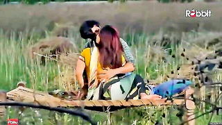 Desi bhabhi field tease xxx video