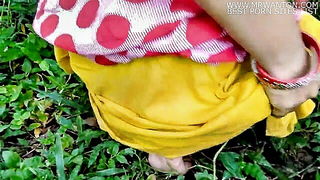 Desi mom lifts saree outdoors full scene
