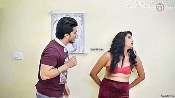 Desi babe pink bra tease porn clip