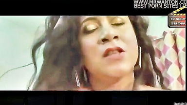 Seductive Indian housewife close-up xxx clip