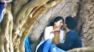 Indian brunette outdoor kissing sex xxx video