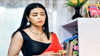 Desi Indian babe saree cleavage porn video