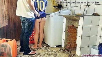 Desi aunty ass by washer porn clip
