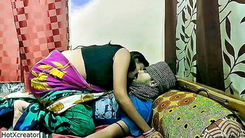 Desi bhabhi seduces thief in bed porn video