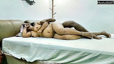 Curvy Indian MILF aunty spooned explicit porn