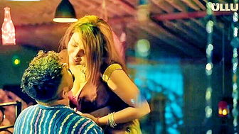 Indian desi babe passionate kissing porn clip