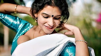 Resmi R Nair saree tease xxx video