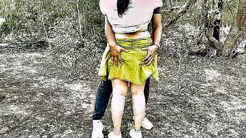 Indian cougar public skirt tease porn movie