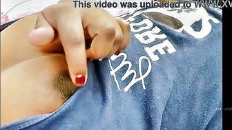 Indian maid reveals hairy booty xxx video