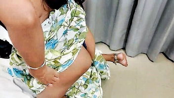 Indian aunty saree masturbation porn movie