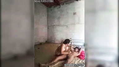 Indian babe fondles big cock porn video