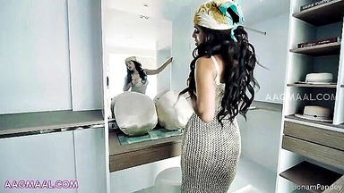 Poonam Pandey mirror ass tease full scene