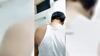 Desi girlfriend bathroom chudai hardcore sex