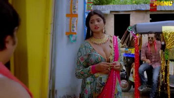Indian MILF saree fair tease porn clip